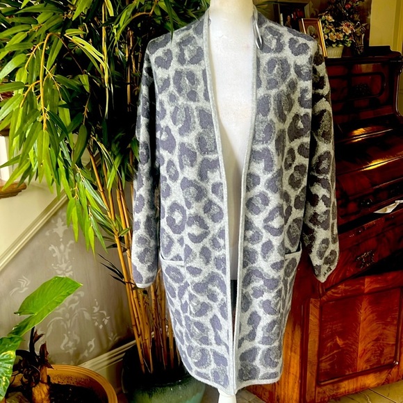 Gentle Fawn ladies cardigan NWOT size small, long sleeve gray print - Picture 2 of 13